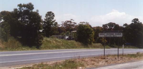 RoadHouseHwy3.jpg (32014 bytes)